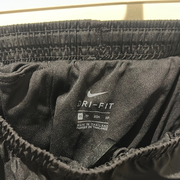 Girls Black Nike Shorts - Picture 2 of 7